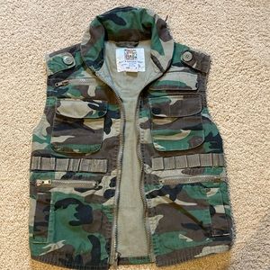 Camo vest size small